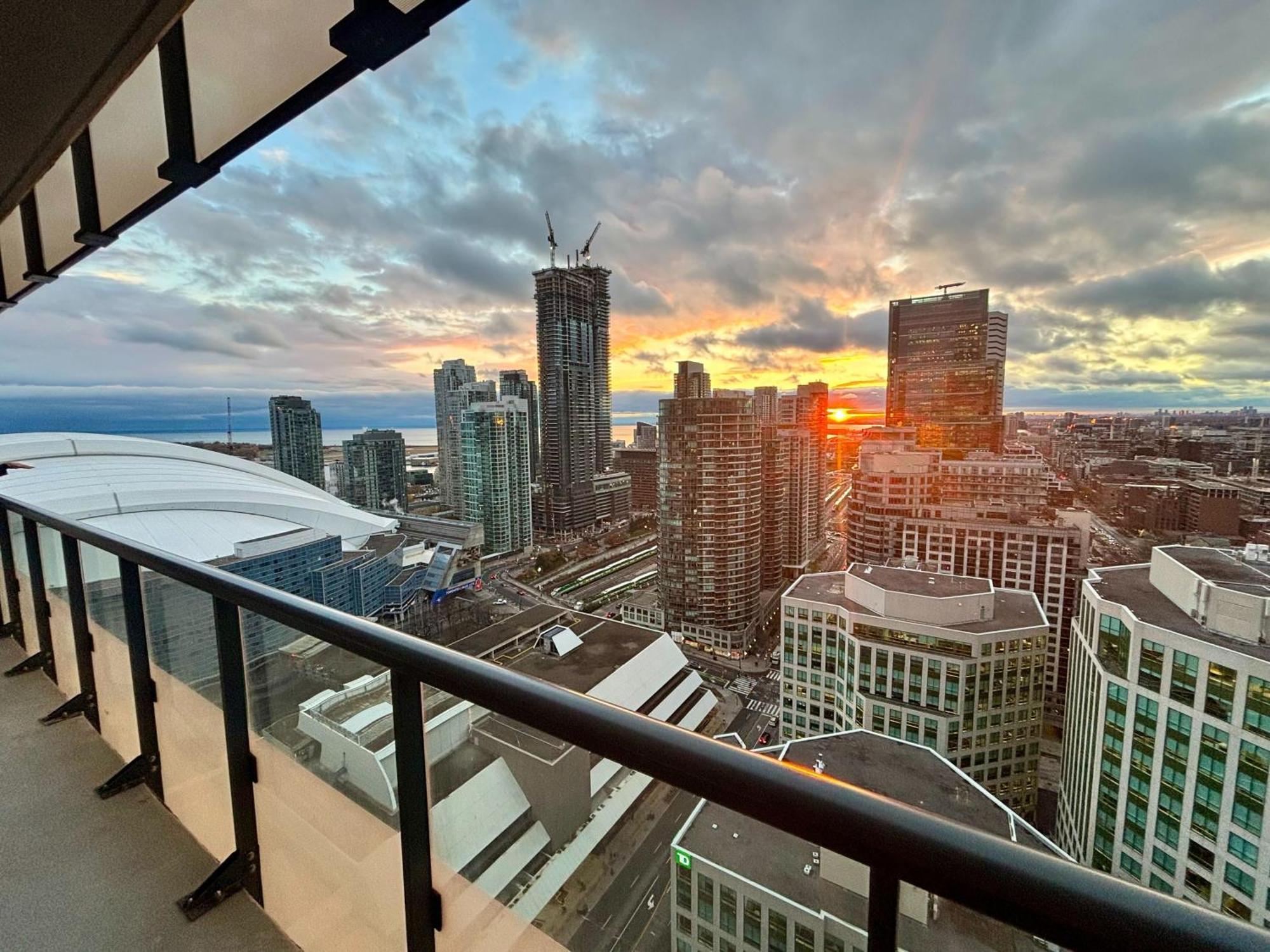 Stylish Suite At 300 Front Street W تورونتو المظهر الخارجي الصورة